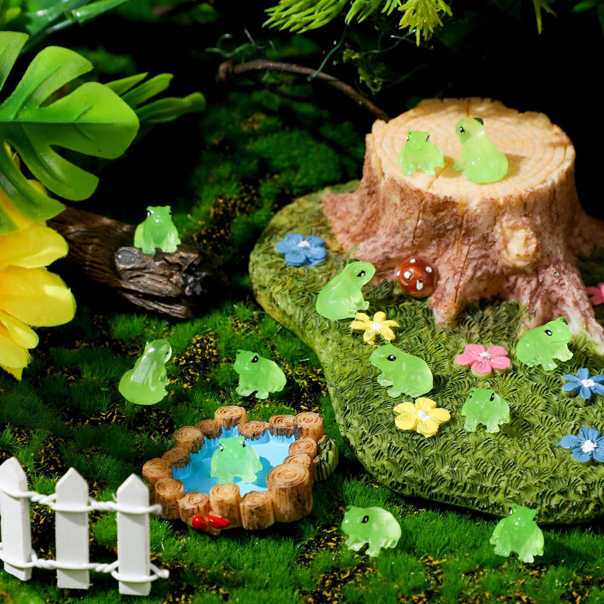 Shappy resin frogs for office desk decor with mood-light glow
