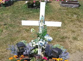 SHINCEL memorial cross gravesite marker for long-lasting cemetery displays.