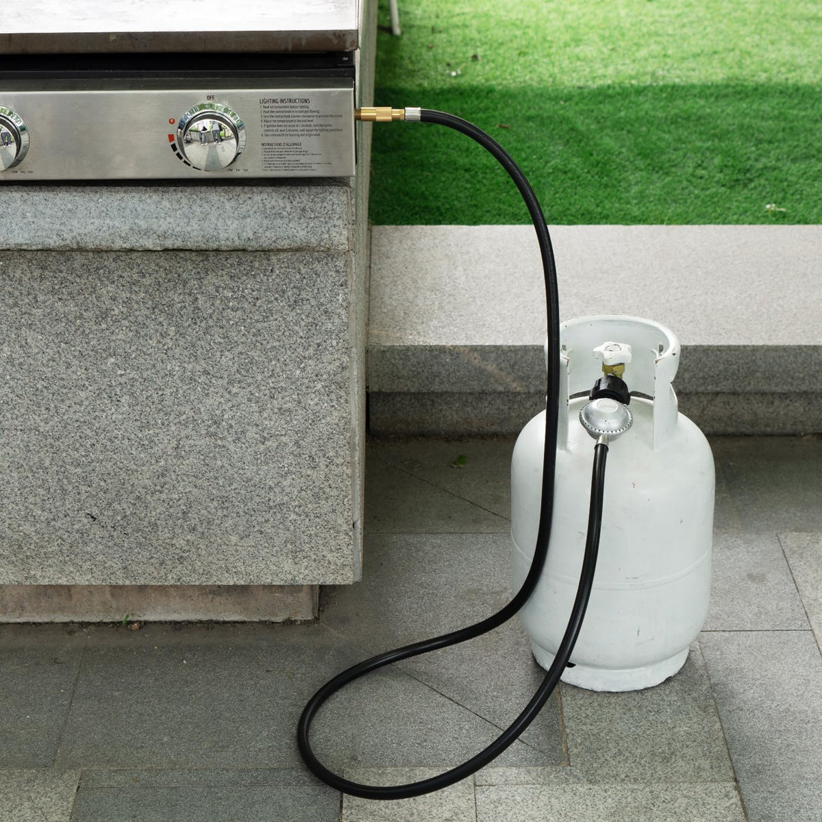 Compatible with 5–40 lb tanks for longer backyard cooking sessions.