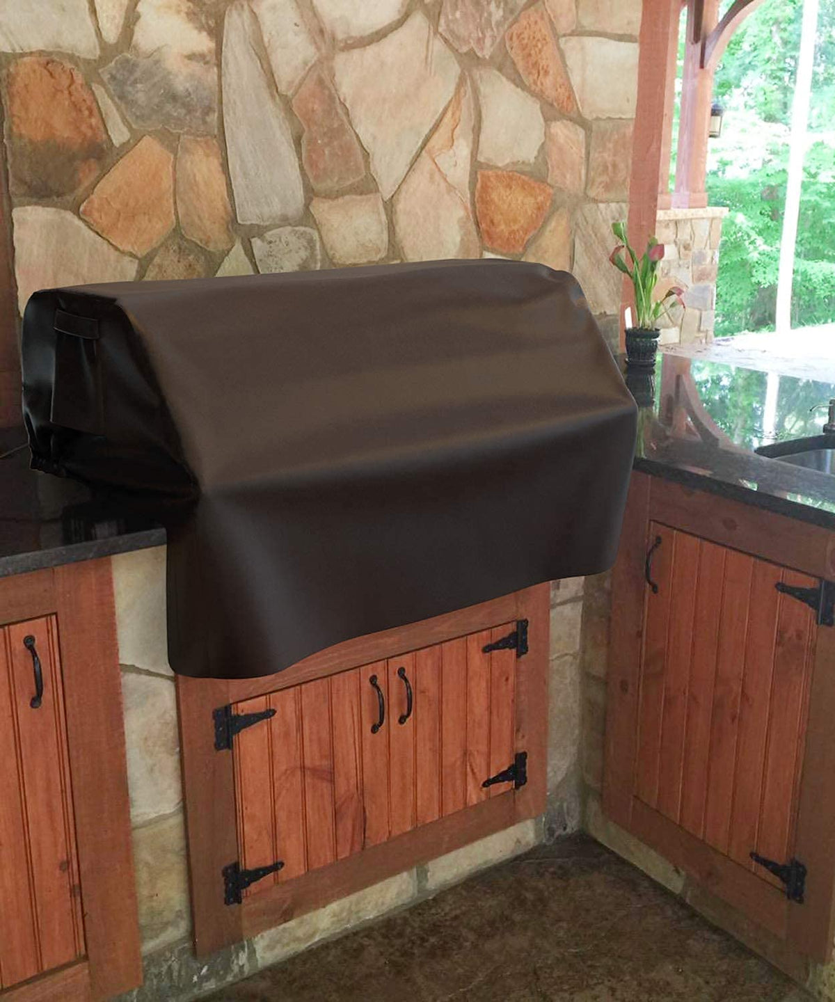 SHINESTAR weatherproof outdoor grill cover with built-in vents reduces interior condensation.