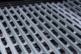 Shiny Innovations hygienic grill surface keeps your cooking area clean.