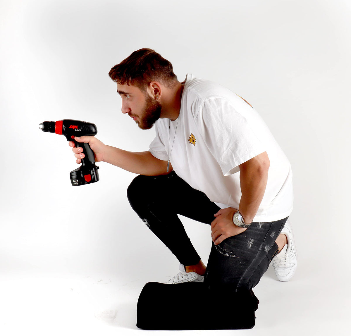 SHINY-V kneeling pad with grip handle for transport