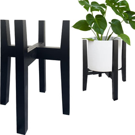 Sholramo bamboo plant stand with adjustable width for versatile pot sizes.