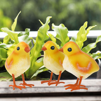 Shorayn rooster decor in metal adds a charming yard focal point for Easter and year-round appeal.
