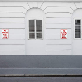 Sigo Signs weather-resistant graphics close-up highlights durable print.