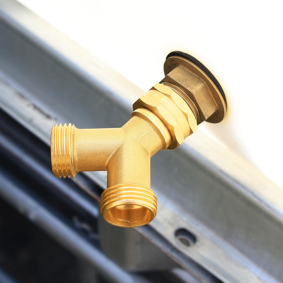 Siguranta garden hose splitter easy installation without professional tools.