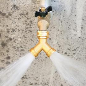 Siguranta garden hose splitter provides unrestricted flow while keeping pressure.