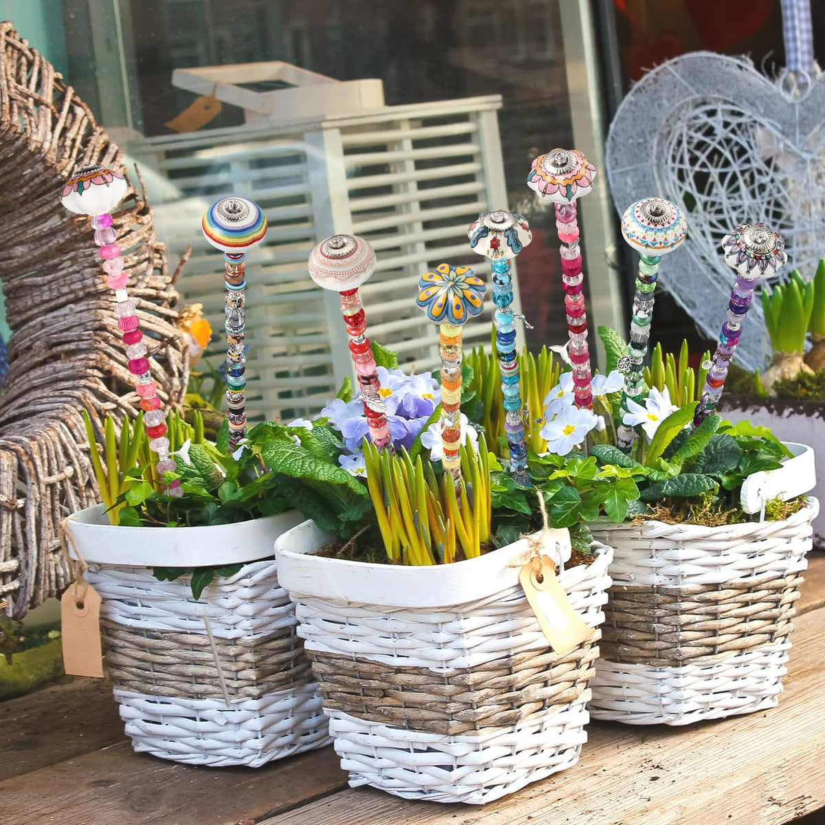Silipull garden path decor set elevates patio edges with cheerful motifs.
