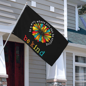 Siiuuol room banner kindness sign welcomes guests with cheerful energy.