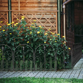 Skcoipsra animal barrier usage demonstrates pet and small wildlife deterrence