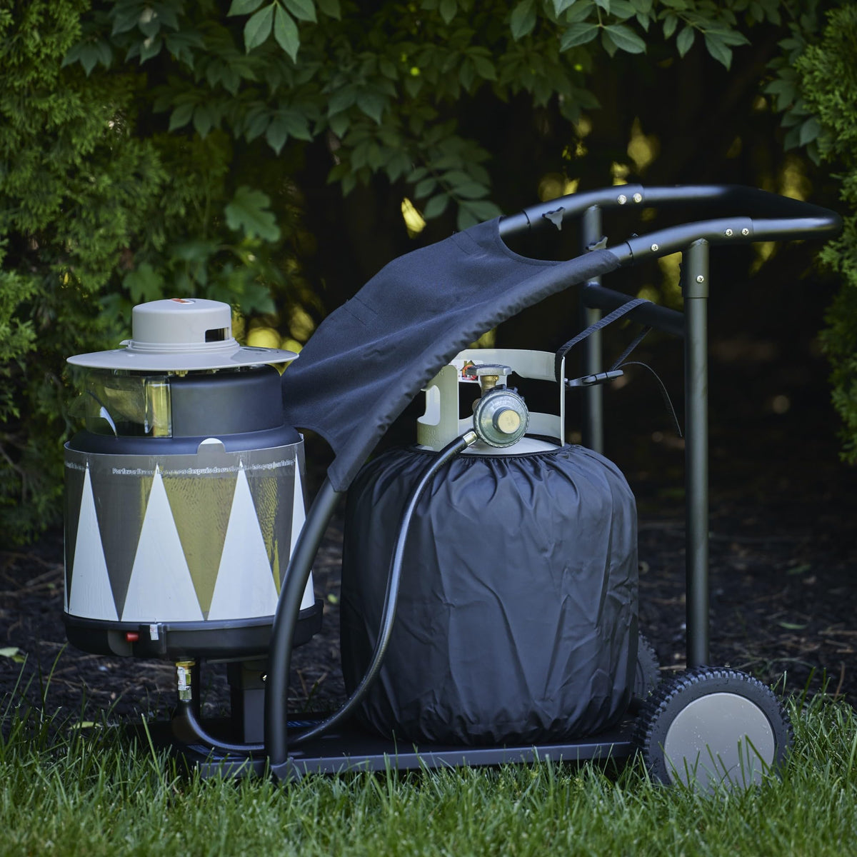 SkeeterVac SV5100 in-use at dusk to deter insects.