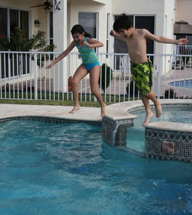 SkimmerMotion Original no-battery operation relies on existing pool pump.