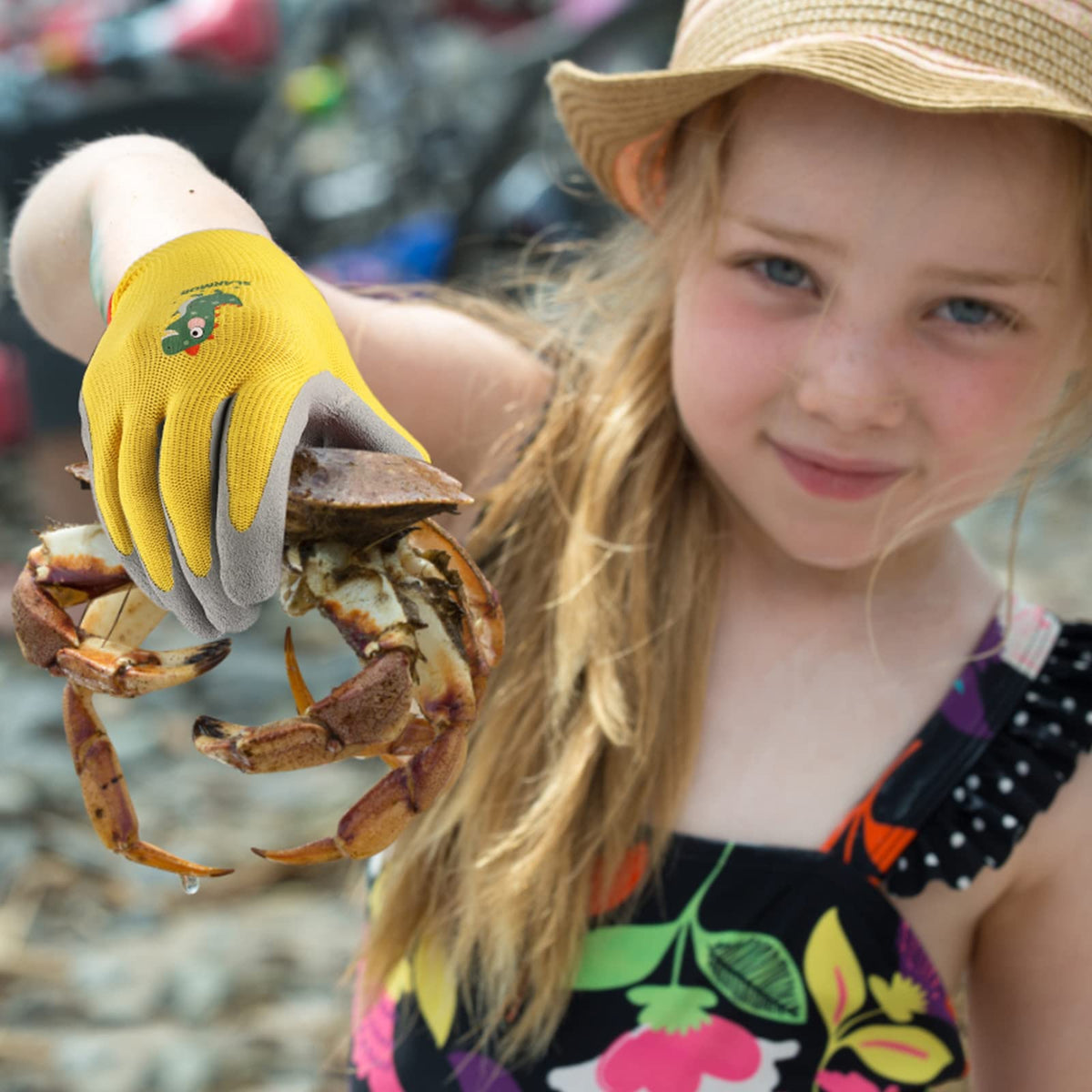 SLARMOR yellow XS gloves enabling quick on/off for outdoor play