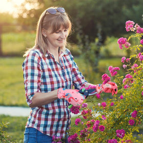 SLARMOR machine-washable gloves simplify cleaning after outdoor tasks