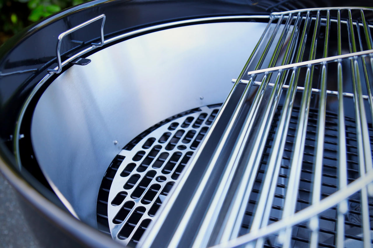 Slow 'N Sear Black Edition 22-inch lid cradle secures the lid and protects from wind.