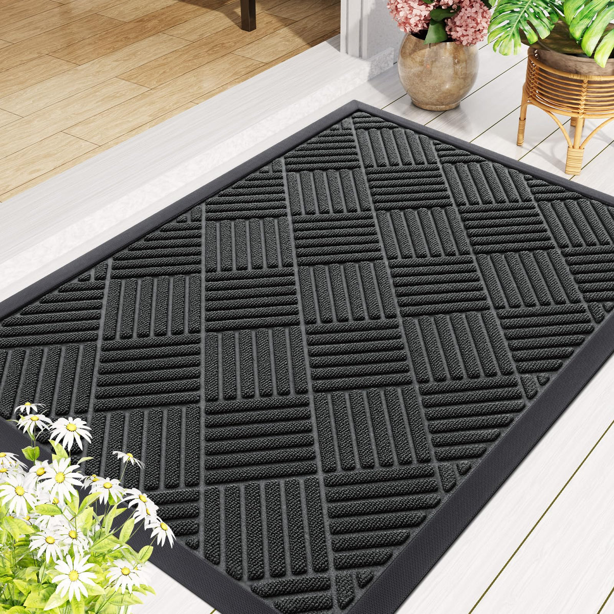 Smiry 35x23 black mat matches any doorway style.