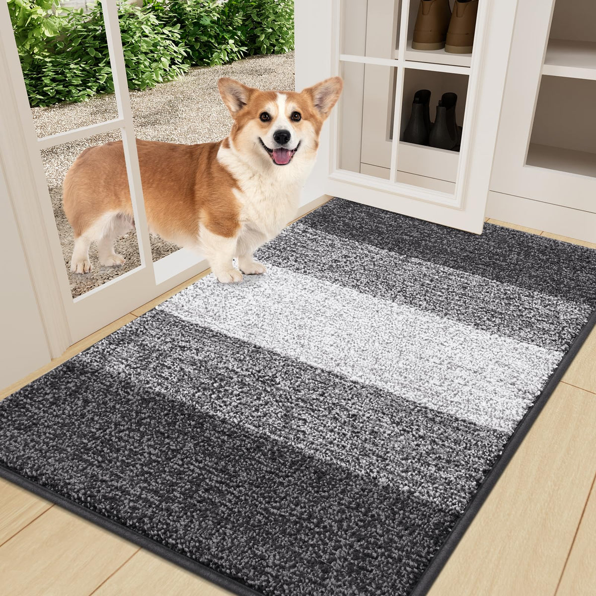Smiry dog door mat absorbs moisture and traps dirt to keep entryways dry.