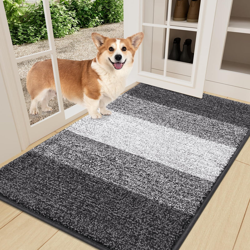 Smiry dog door mat absorbs moisture and traps dirt to keep entryways dry.