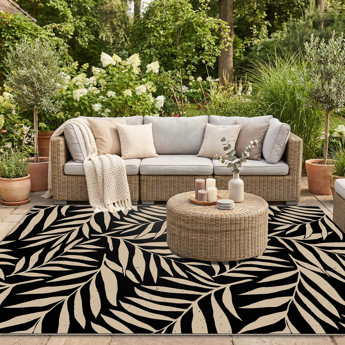 Smiry Outdoor Rug 5x8 comes with a carrying bag for easy travel and setup