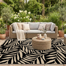 Smiry Outdoor Rug 5x8 comes with a carrying bag for easy travel and setup