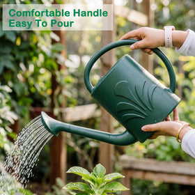 Soiwapot comfortable handle for easy pouring.