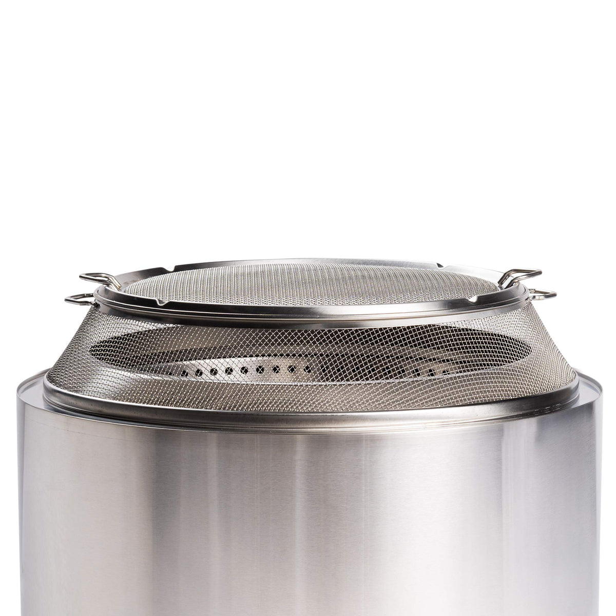Solo Stove Yukon Shield easy-to-clean surface supports quick maintenance.