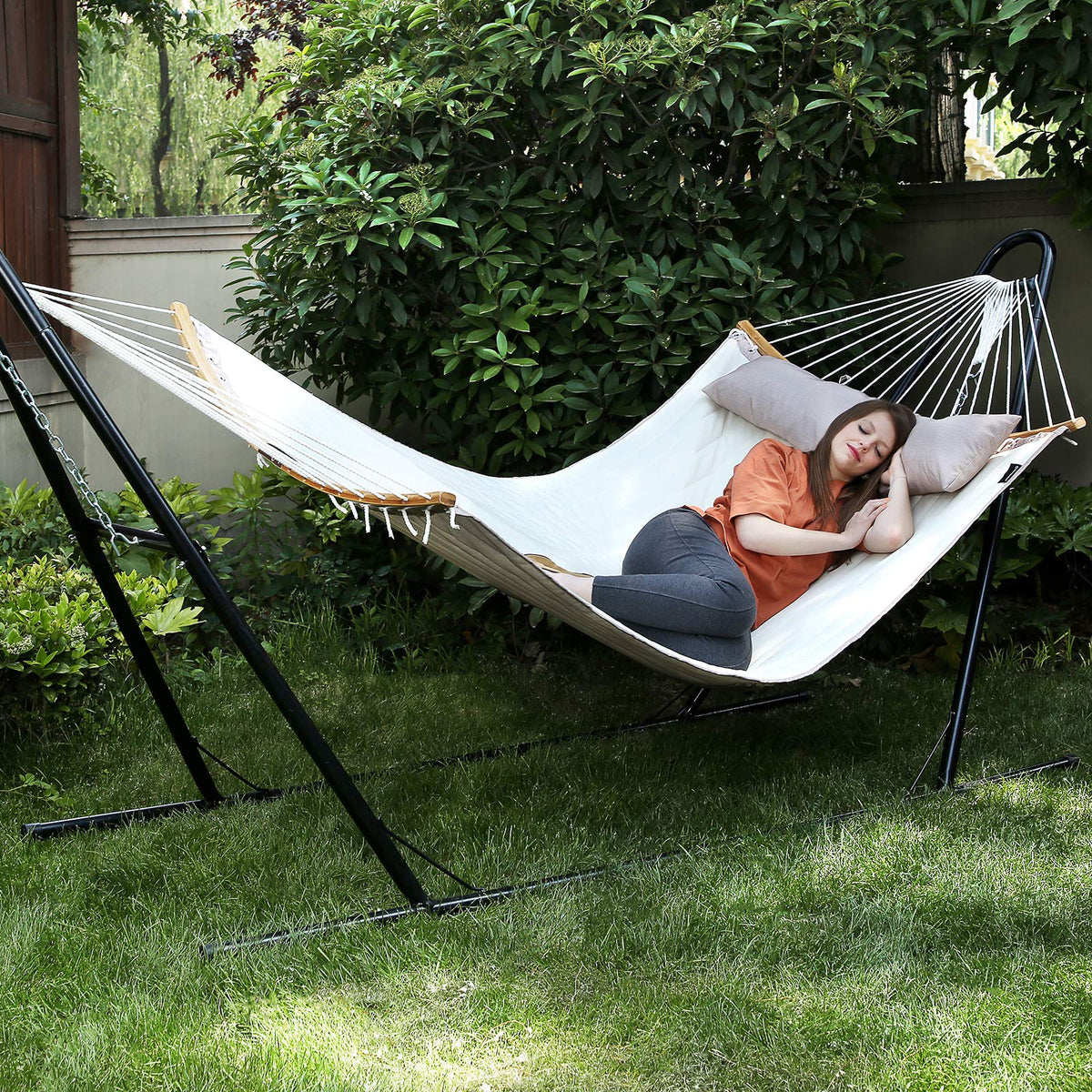 SONGMICS cream beige hammock color ready for two-person lounging.