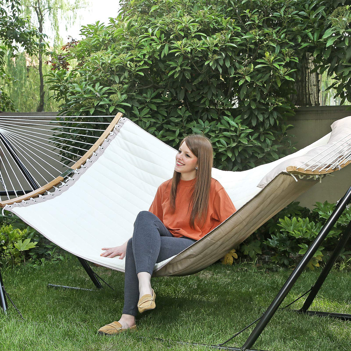 SONGMICS hammock pillow included for comfortable head and neck support.
