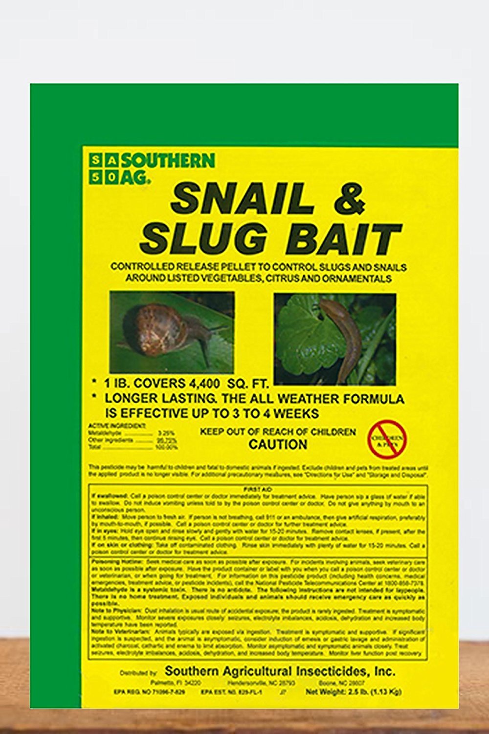 Southern Ag Snail & Slug Bait bottle protecting citrus and garden crops from snails and slugs.