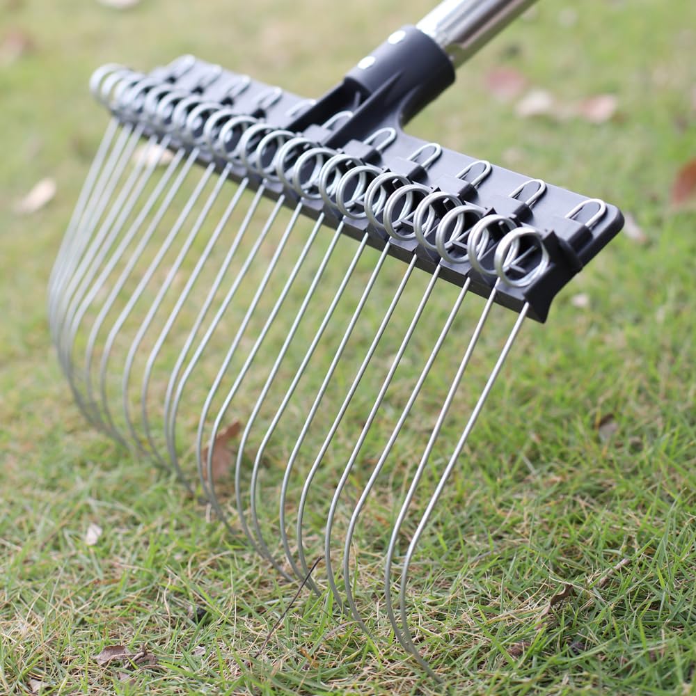 Soysehung Thatch Rake demonstrating easy assembly and detachable handle for storage
