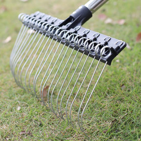 Soysehung Thatch Rake demonstrating easy assembly and detachable handle for storage