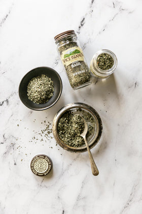 Spice Islands Sweet Basil label highlights California origin for flavor confidence.