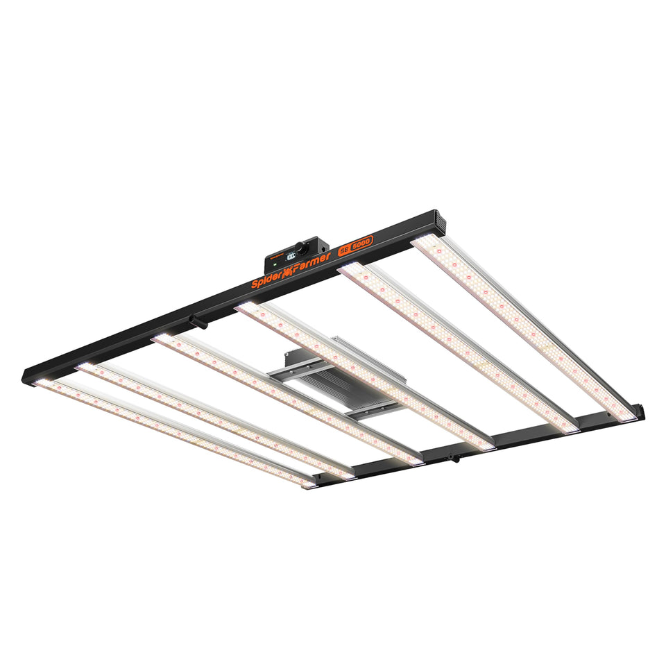 Spider Farmer SE5000 front view shows full-spectrum bar design for indoor growing.