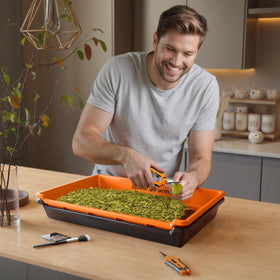 Spider Farmer ergonomic trim tray design supports comfortable trimming sessions.