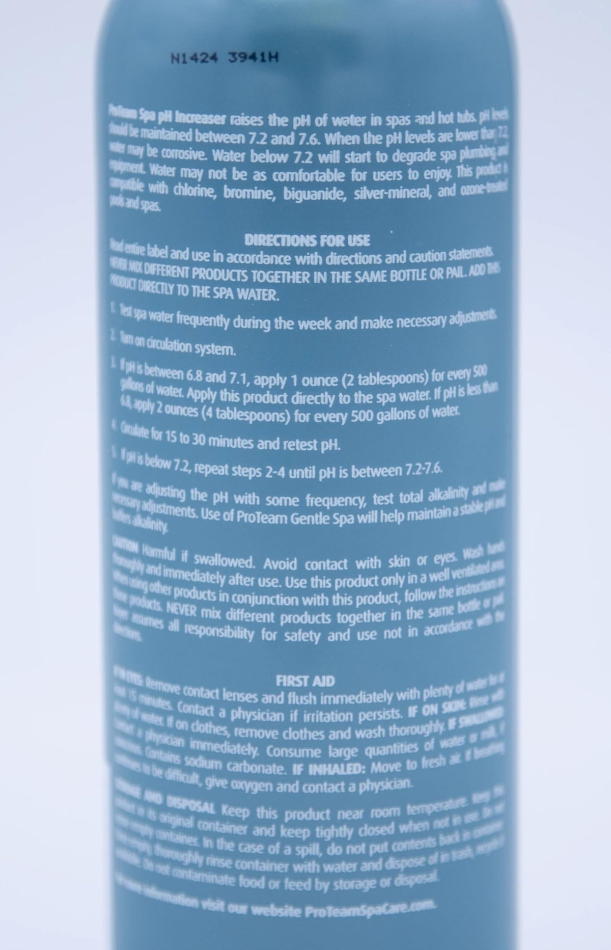 SplashWiz Hot Tub Chemicals Guide e-book cover with maintenance tips.