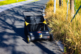 SPLENDOR LS-650A2 26-inch brush ready for debris collection.