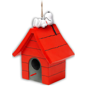 Spoontiques Snoopy Birdhouse hanging display adds whimsical garden charm.