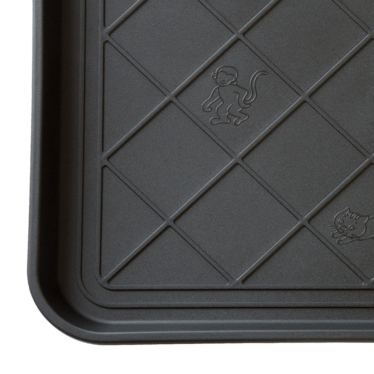 Compact small-size trays fit narrow entryways and stairs