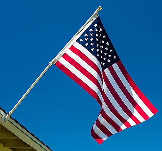 STAMI PLET flag with double-stitched edges ensures lasting display