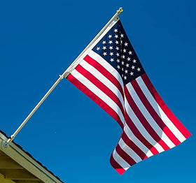 STAMI PLET flag with double-stitched edges ensures lasting display