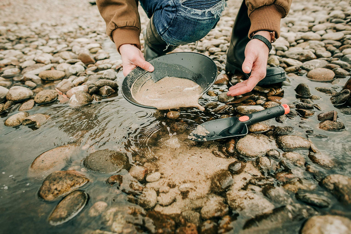 Stansport trowel side view emphasizes reinforced handle for comfortable all-day use.