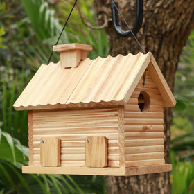 STARSWR durable outdoor birdhouse withstands wind and rain with a sturdy rope.