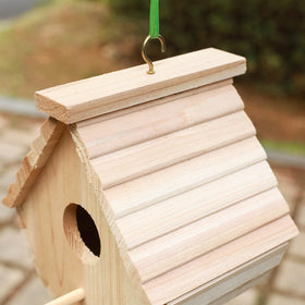 STARSWR durable woodgrain birdhouse blends with natural outdoor décor.