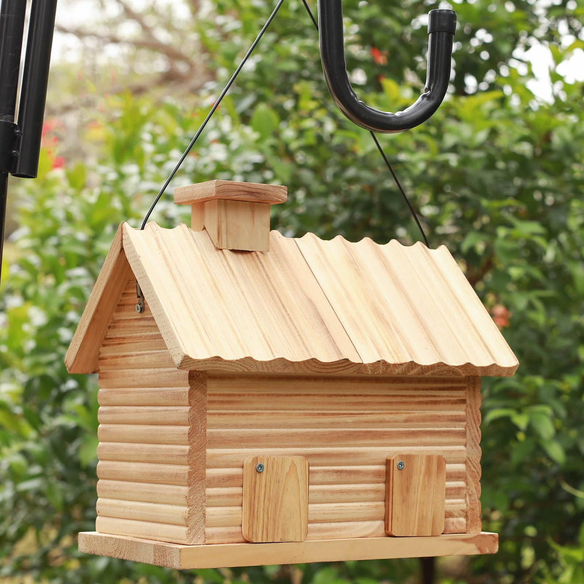 STARSWR garden spot hanging birdhouse blends with outdoor decor.