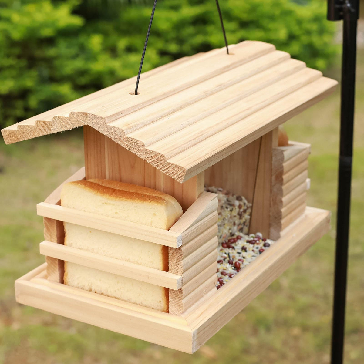 STARSWR weather-resistant wooden feeder withstands outdoor conditions year round