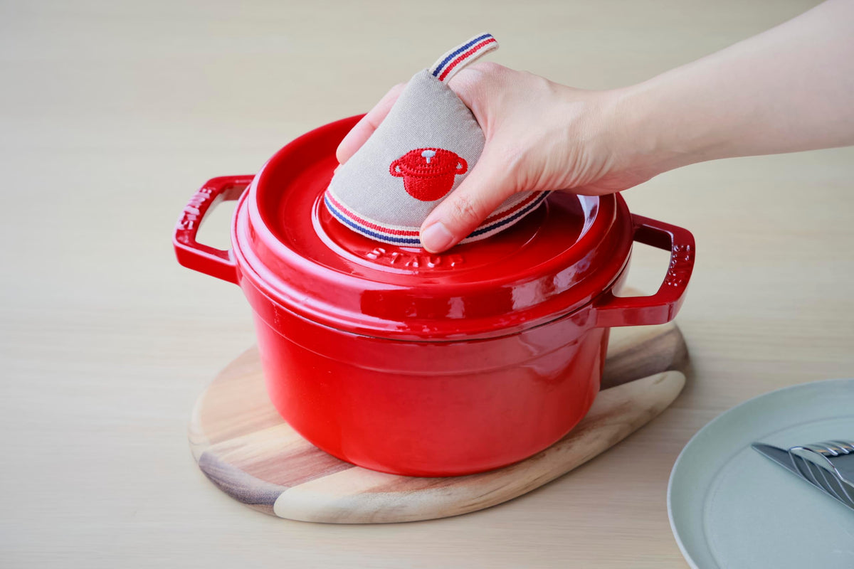 Staub knob mittens soft-touch heat-resistant fabric for comfort
