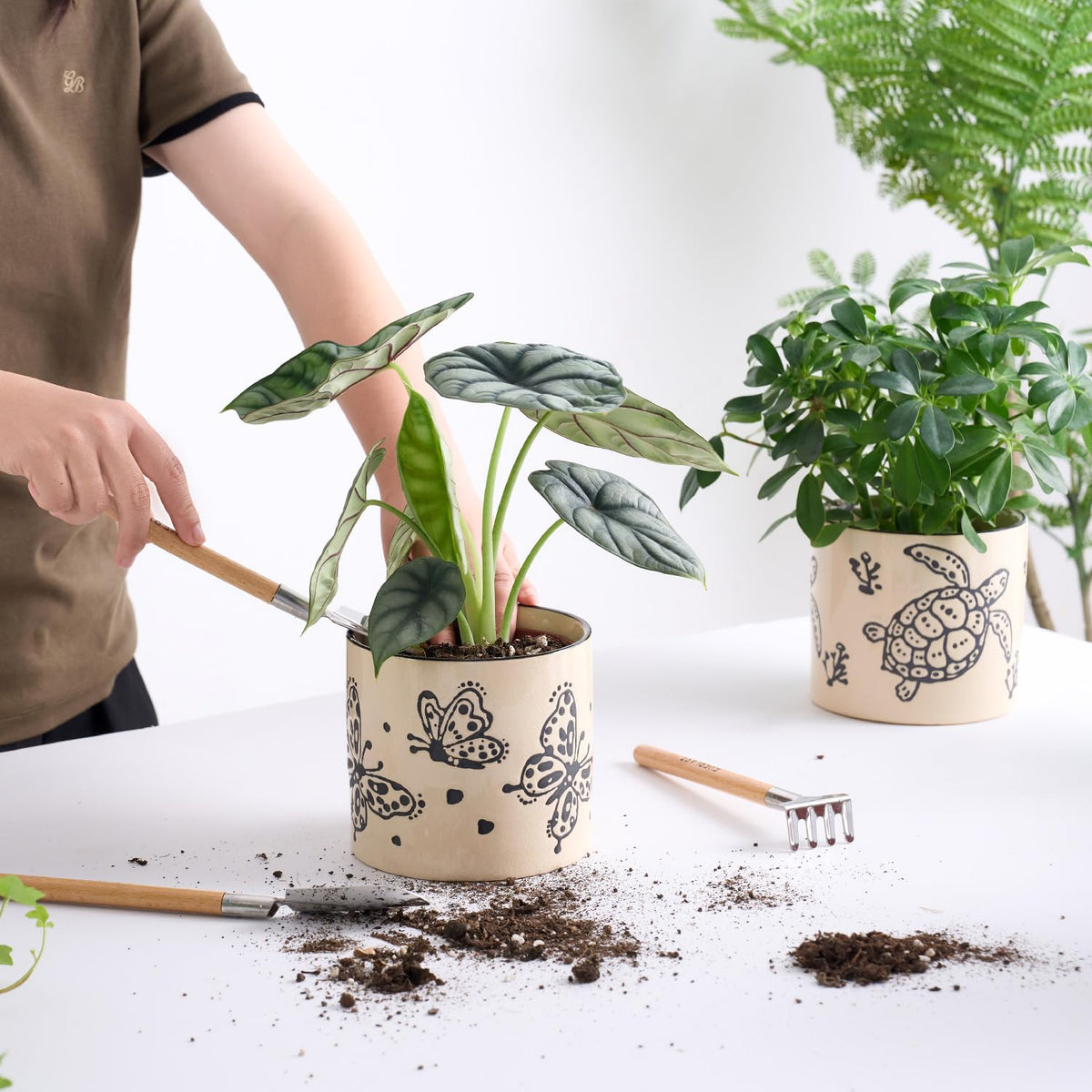 STHIE cute cat planter makes a thoughtful gift.