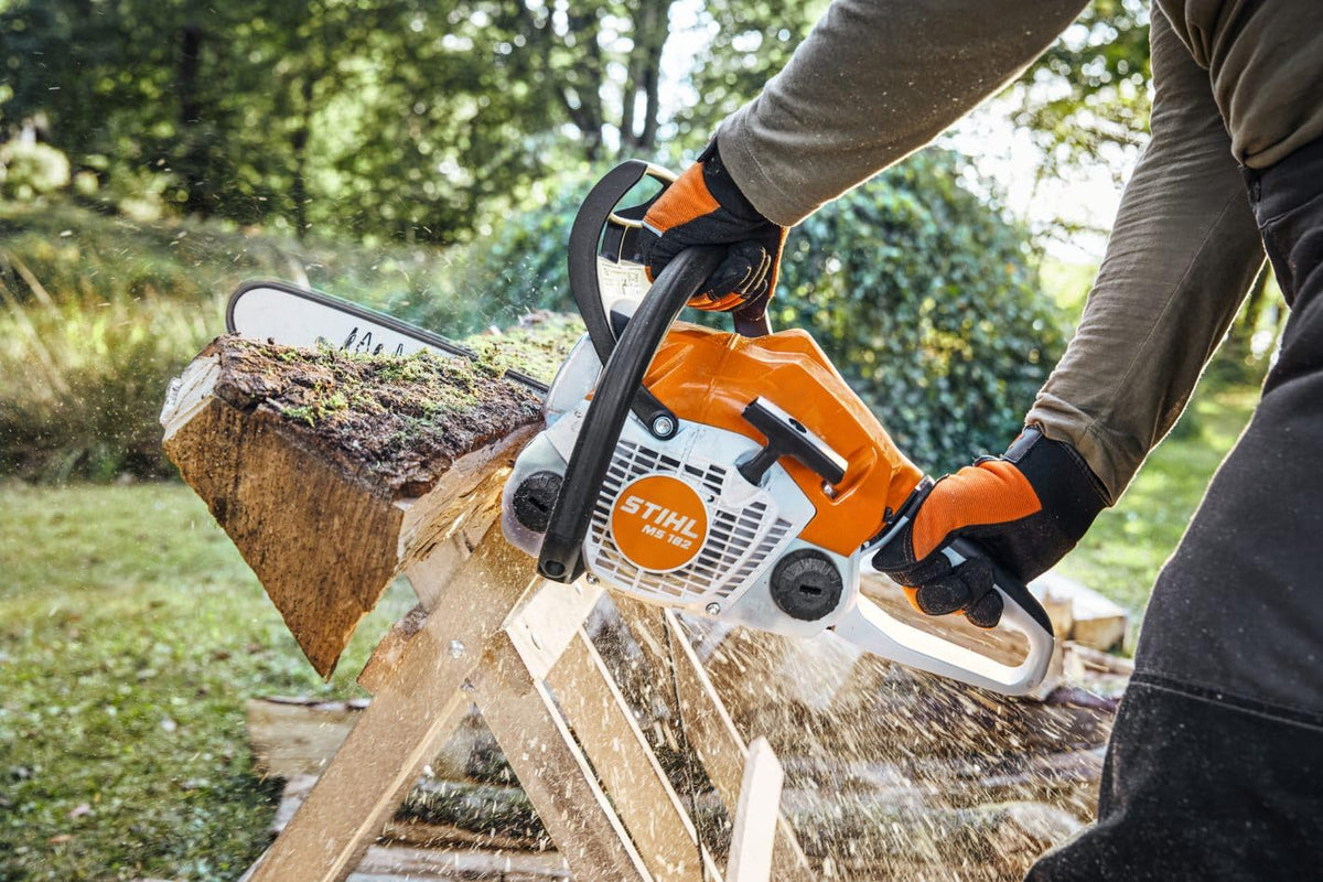 Stihl MS 162 compact design with 30 cm bar.