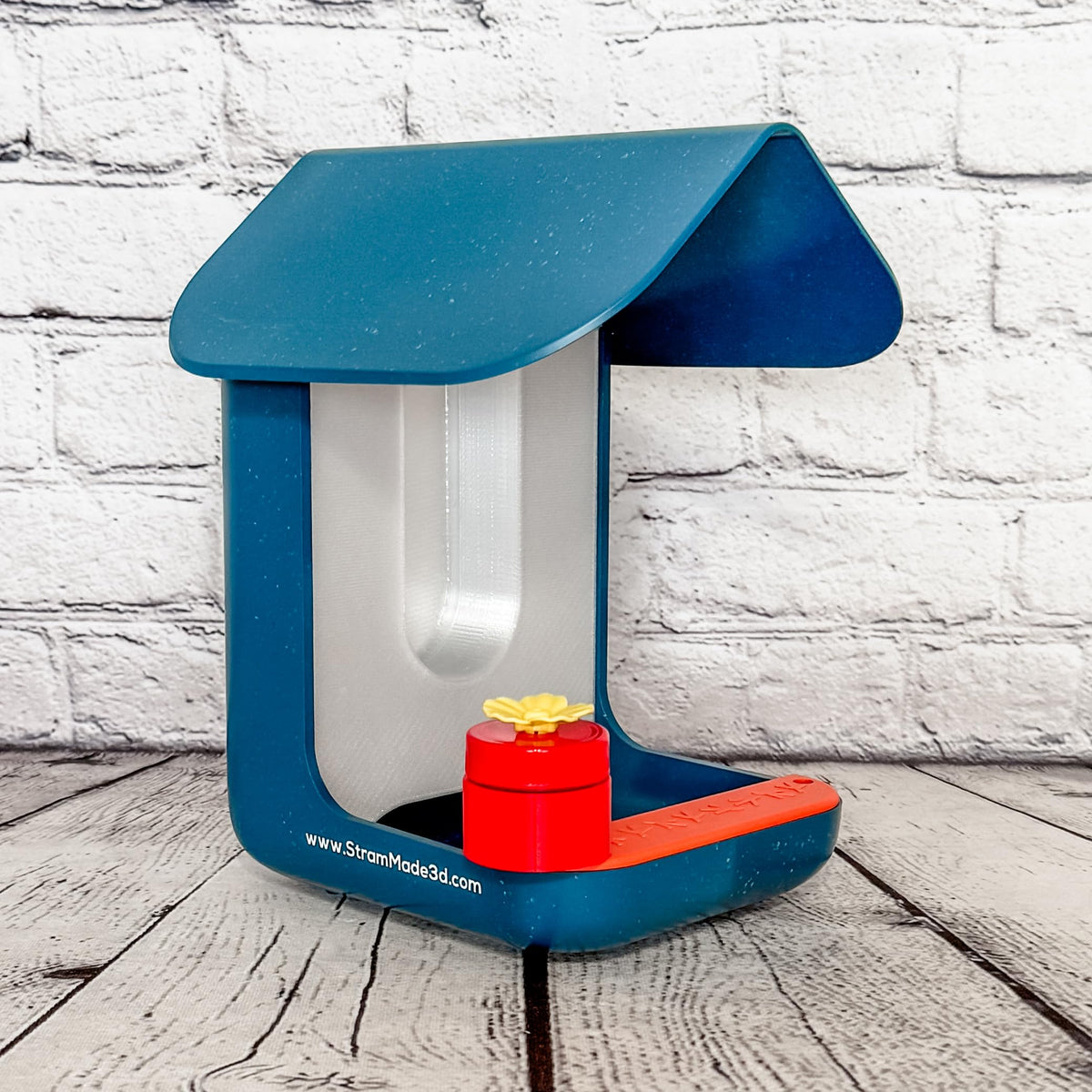 StramMade Cup Holder enables tool-free installation on Bird Buddy in red