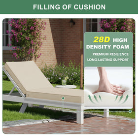 Fade-resistant fabric helps Summsun cushions stay vibrant through sun-filled days.